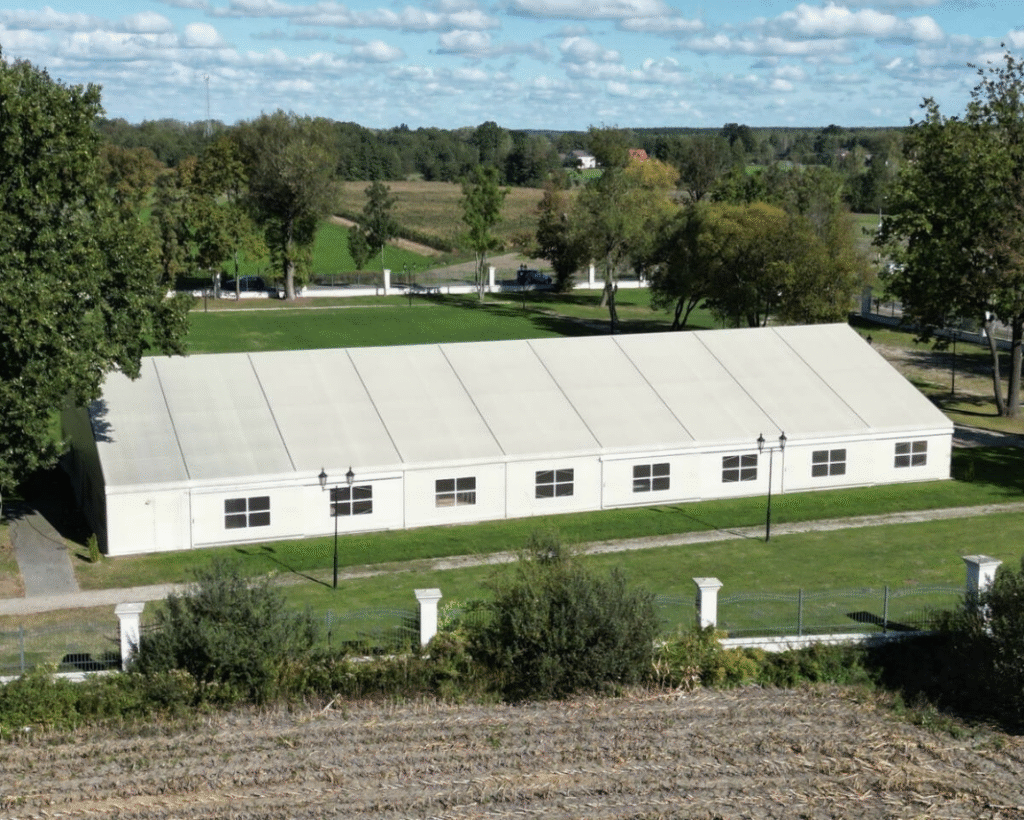 Nowoczesne namioty halowe: wszechstronne rozwiązanie na każdą okazję